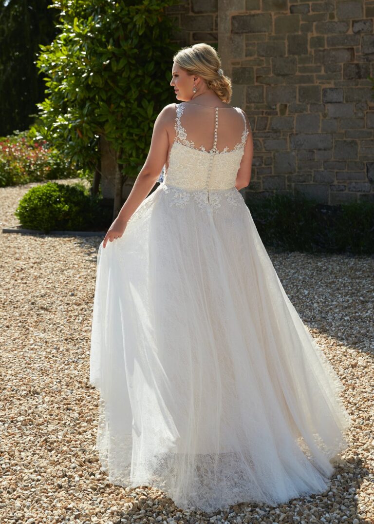 Curvy Brides - Country Brides of Faversham