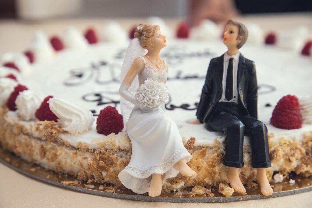 wedding cake, bride, groom
